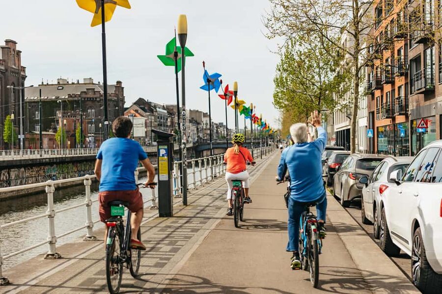 Brussels: City Highlights and Hidden Gems Bike Tour - Seeing lesser-known neighborhoods by bike