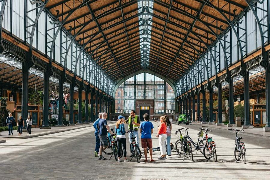 Brussels: City Highlights and Hidden Gems Bike Tour - The final leg and the value of local guidance