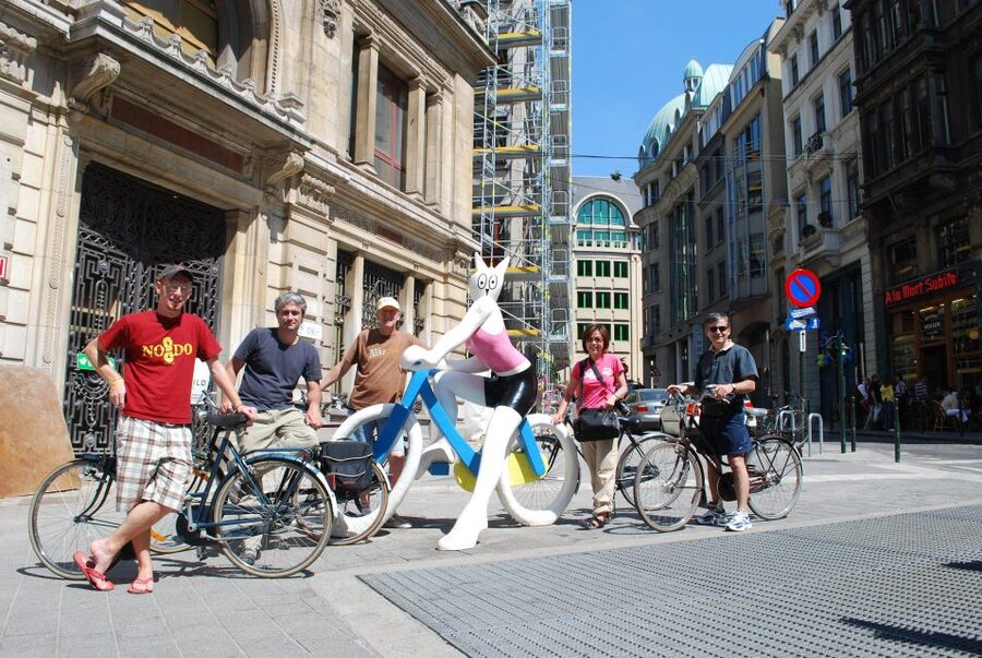 Brussels: Sightseeing Bike Tour - The frites stop and food advice
