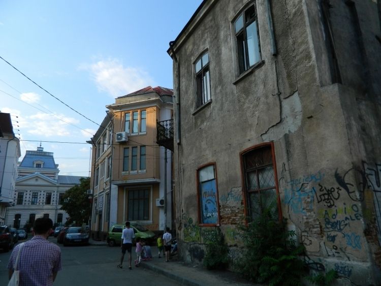 Bucharest: Half Day Bike Tour - Parks, shade, and the mid-tour pause