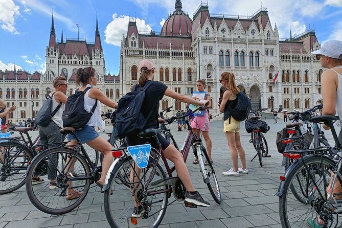 Budapest Bike Tour with Hungarian Goulash - The goulash break and what lunch is really like