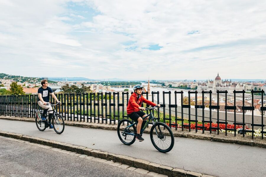 Budapest: Grand Sightseeing Bike Tour - Margaret Bridge and a pause on the island