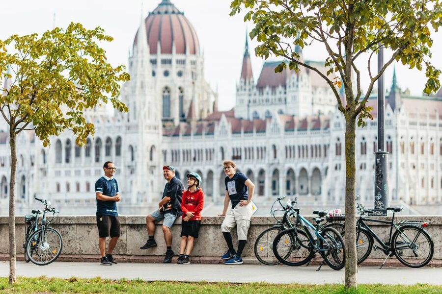Budapest: Grand Sightseeing Bike Tour - Pace, bikes, and the practical side