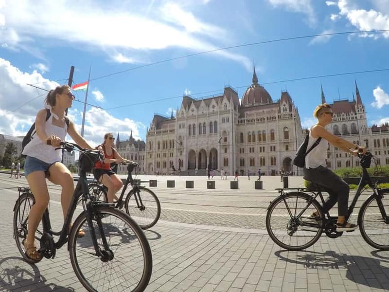 Budapest: Guided Bike & E-bike Tour with a Goulash - Key points at a glance