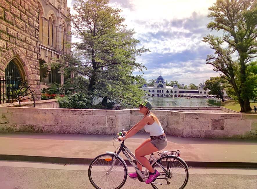 Budapest: Guided Bike & E-bike Tour with a Goulash - What the pace and group feel are like