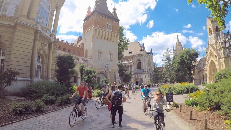 Budapest: Guided Bike & E-bike Tour with a Goulash - The goulash break in the middle of the ride