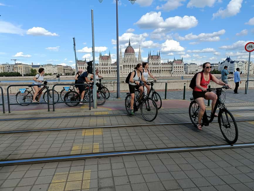 Budapest: Guided Bike & E-bike Tour with a Goulash - Buda, Castle Hill, and the final bridges