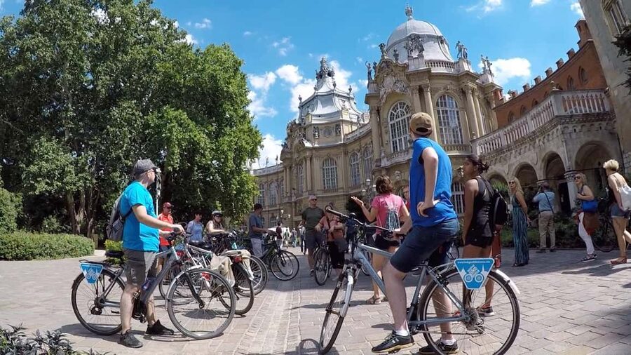 Budapest: Guided Bike & E-bike Tour with a Goulash - Starting on Rumbach Street in the Jewish Quarter