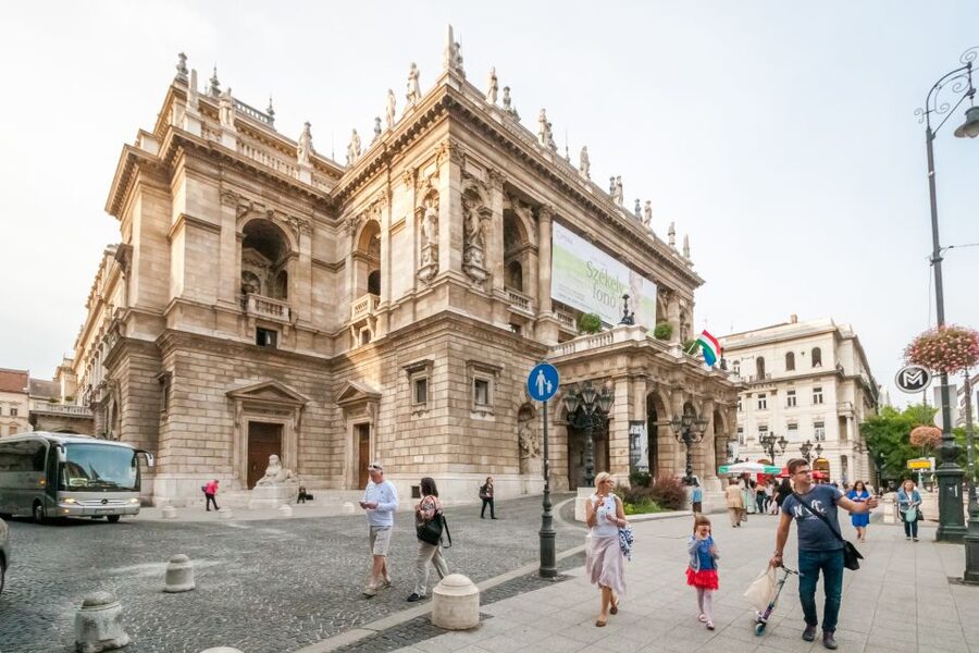Budapest: Guided City Discovery Bike Tour - Széchenyi Bath, the Zoo, and practical ideas for later