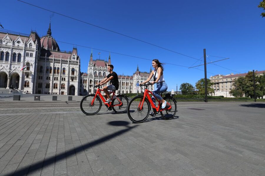 Budapest: Guided Downtown Electric Bike Tour - What the guide adds to the ride