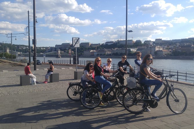 Budapest Highlights Bike Tour - St. Stephen’s Basilica and the return to Pest
