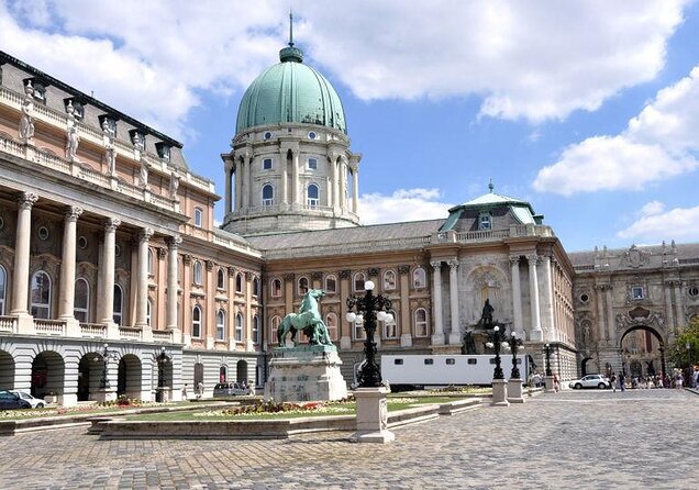 Budapest Highlights Bike Tour with a local guide - Why a bicycle is a smart way to see Budapest