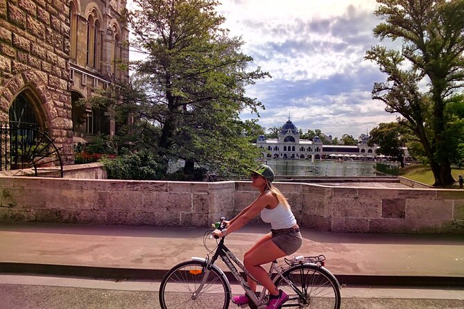 Budapest Highlights Bike Tour with a local guide - Elizabeth Square and Andrássy Avenue