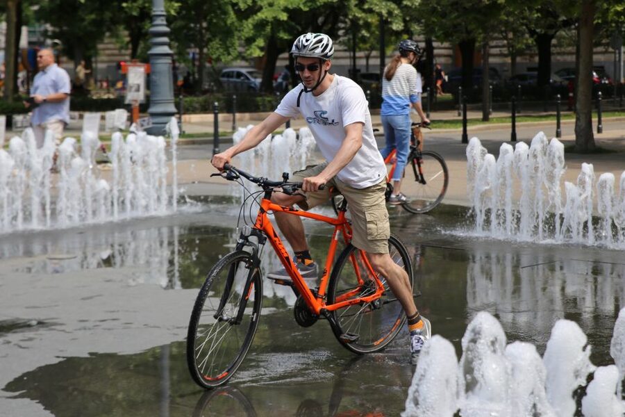Budapest: Historic Downtown Bicycle Ride with Scenic Views - From the Jewish Quarter to Andrássy Avenue