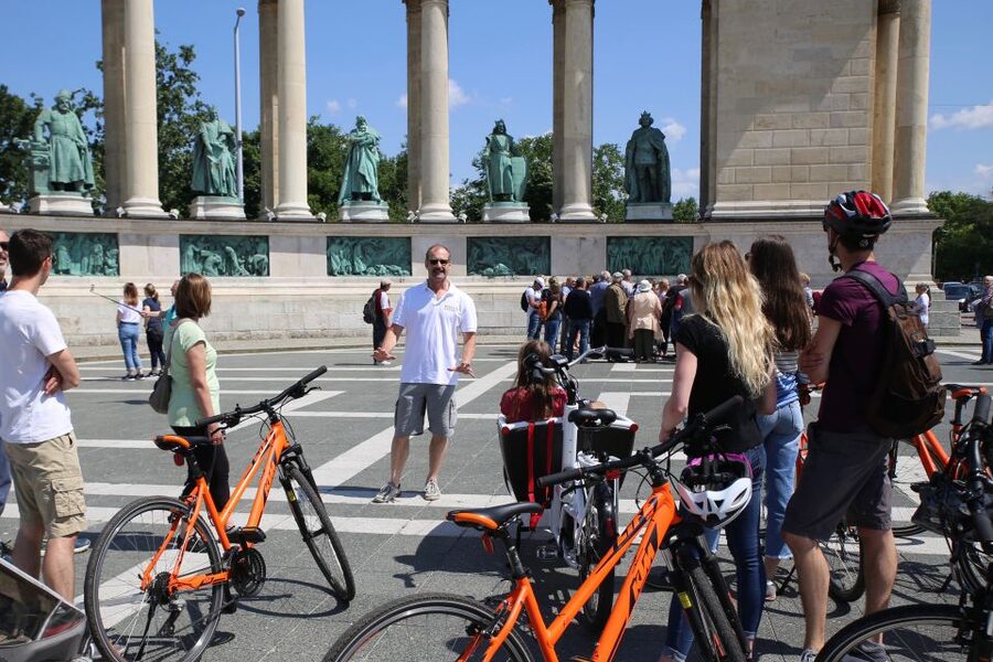 Budapest: Historic Downtown Bicycle Ride with Scenic Views - Parliament and the Danube Bank