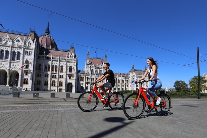 Budapest: Historic Downtown ride on E-Bicycles Buda & Pest - Crossing Chain Bridge and climbing Castle Hill