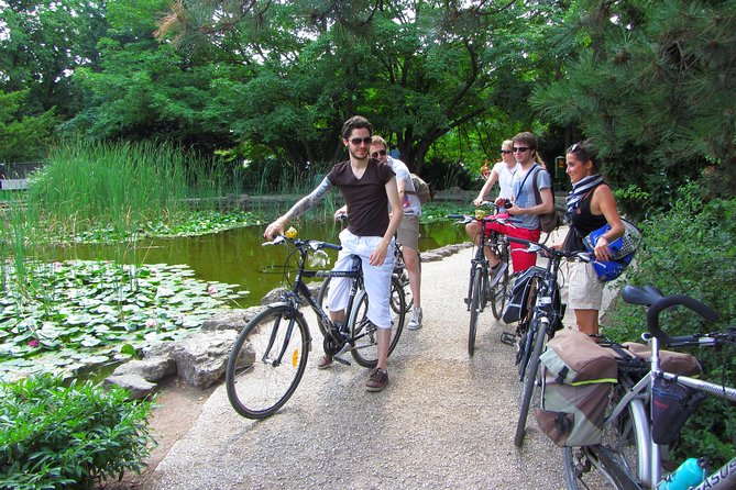 Budapest to Szentendre bike & boat tour - A drink break at Római Bank