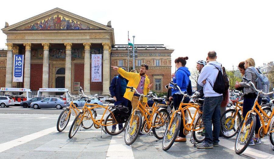 Budapest ❤️Winter Bike Tour with Coffee Stop❤️ - Why This Winter Bike Tour Works in Budapest