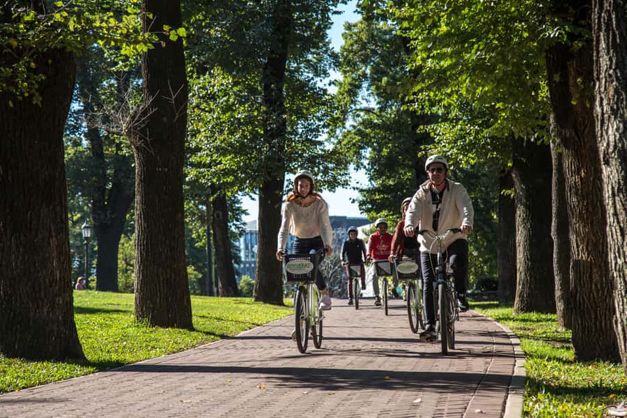 Buenos Aires: Full Day Bike Tour with Lunch - San Telmo and Parque Lezama set the tone
