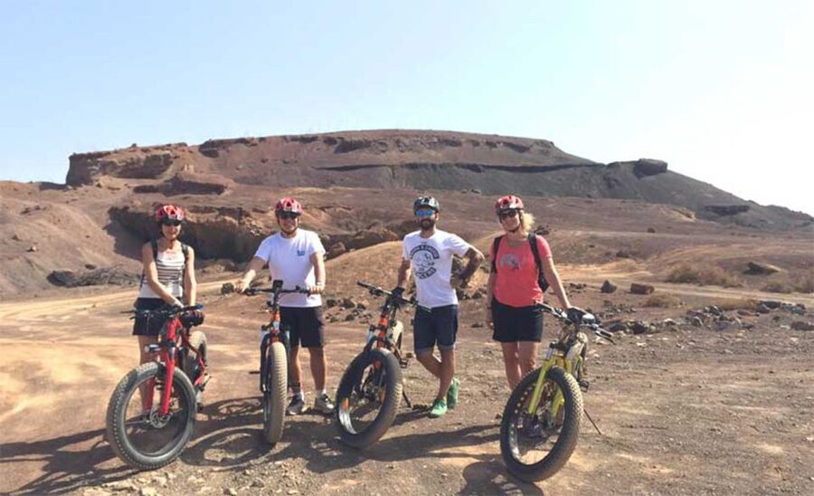 Caleta de Fuste/Corralejo: Guided E-Bike Tour & Crater Hike - Returning along the north coast