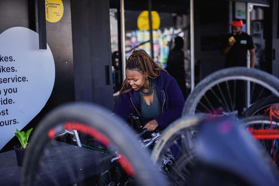 Cape Town: Cultural Bicycle Tour in Khayelitsha Township - Company’s Garden as a calmer city pause