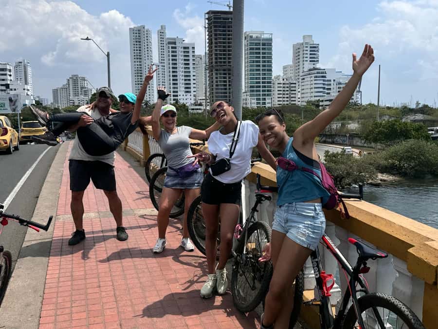CARTAGENA: BIKE RIDE WITH LUNCH AT BOURDAIN'S FAVORITE SPOT - Why this bike ride reaches the real Cartagena