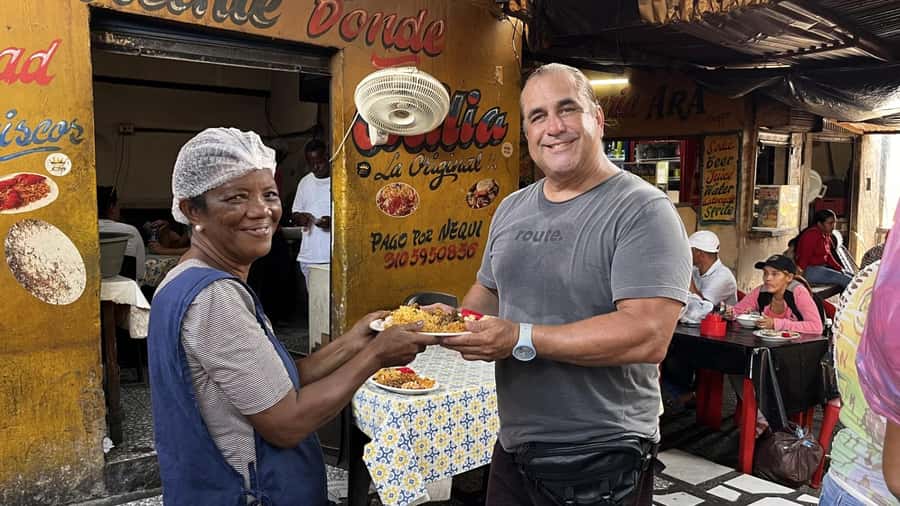 CARTAGENA: BIKE RIDE WITH LUNCH AT BOURDAIN'S FAVORITE SPOT - What the guides add to the ride