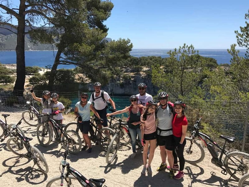 Cassis: Calanques and Viewpoints Tour by Mountain E-Bike - Through a vineyard and into the Calanques