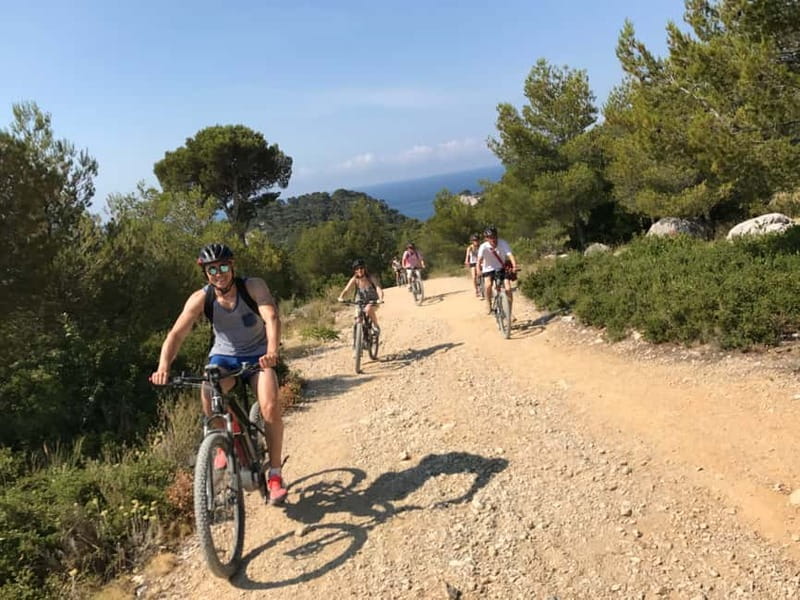 Cassis: Calanques and Viewpoints Tour by Mountain E-Bike - Who will enjoy this Cassis e-bike tour?