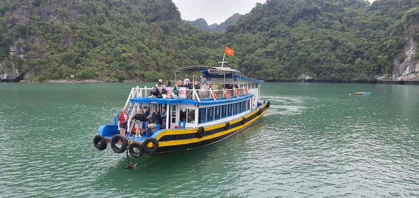 Cat Ba: Lan Ha, HaLong bay full day- biking, kayaking, lunch - Leaving Beo Harbor among limestone islets