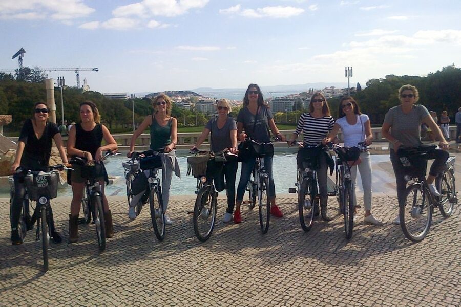 Central Lisbon 3-Hour Guided E-Bike Tour - The guides and the style of commentary