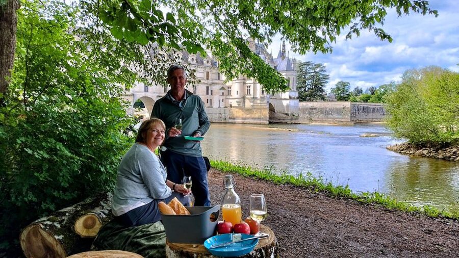 Chenonceau: E-Bike Guided Tour & Gourmet Picnic Lunch - Bourré and the unusual world beneath the village