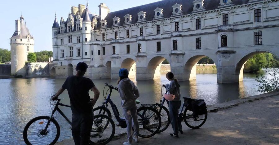 Chenonceau: E-Bike Guided Tour & Gourmet Picnic Lunch - Starting in Thésée, where Roman history meets the Cher