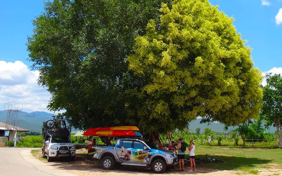 Chiang Mai: 25km Leisure Mountain Biking & Jungle Kayaking - Cycling through rice fields and village roads