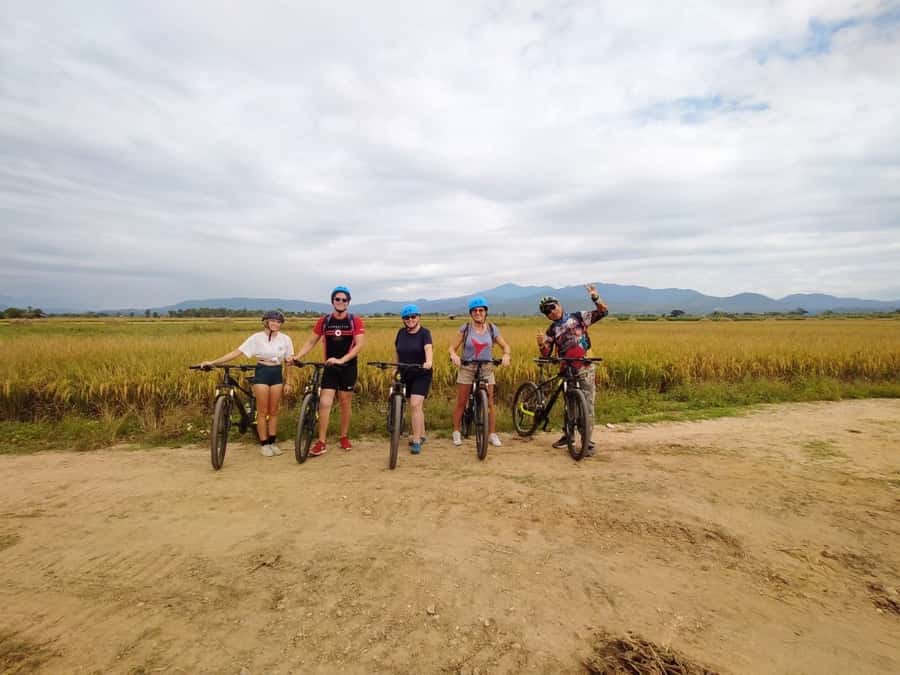 Chiang Mai: 25km Leisure Mountain Biking & Jungle Kayaking - Lunch beside the river