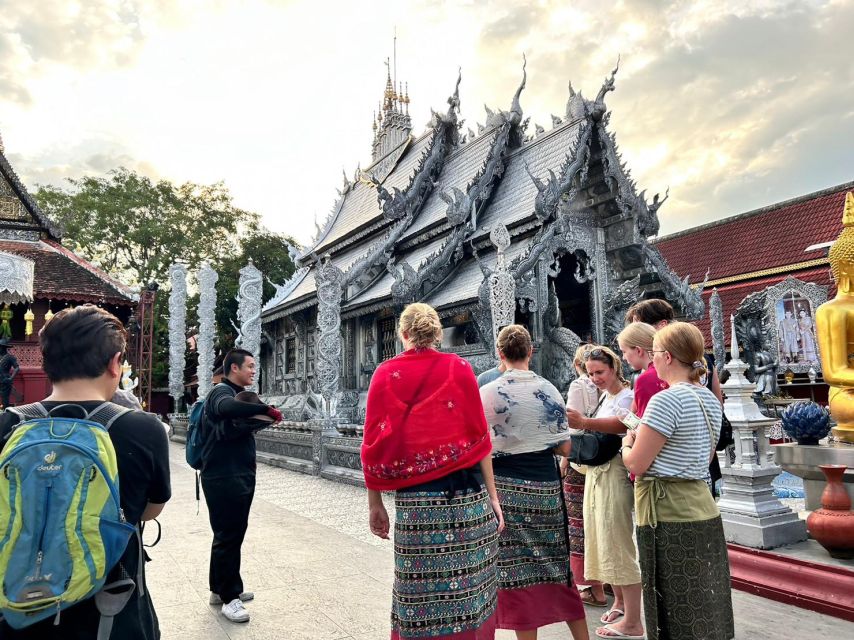 Chiang Mai: Half-Day Old Town Cycling Tour - Seeing the old town from a bicycle