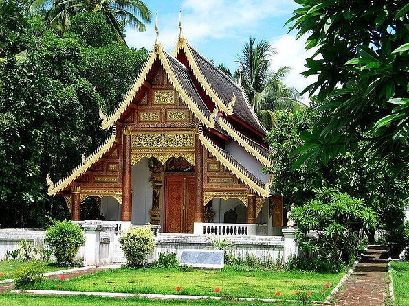 Chiang Mai: Historic Old City Bike Tour - Morning or Night - Tha Phae Gate and the old trading route