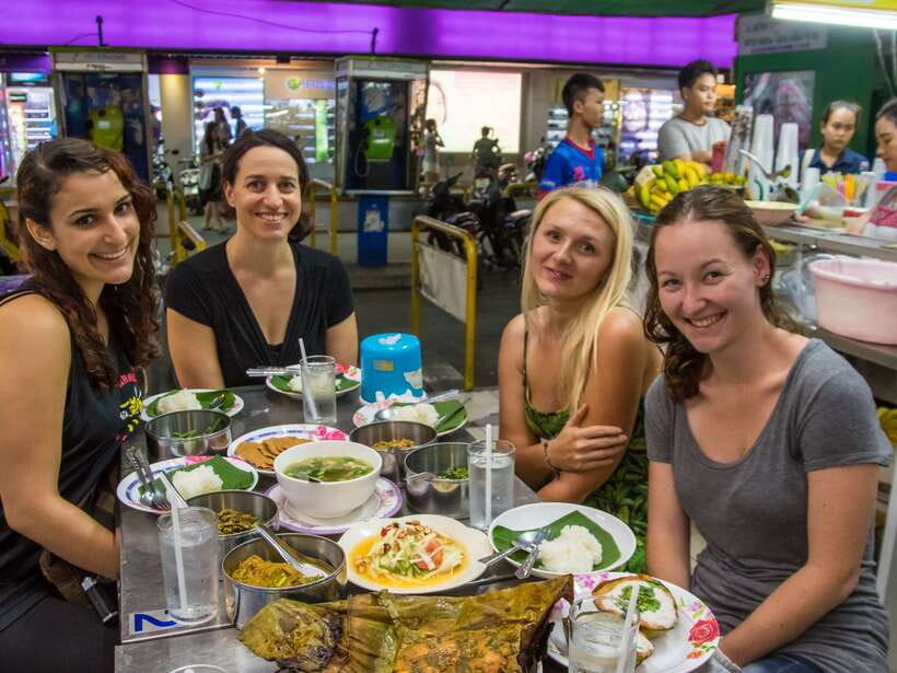 Chiang Mai: Private Historic Old City Bike Tour - Night - Wat Chiang Man or Wat Lok Molee
