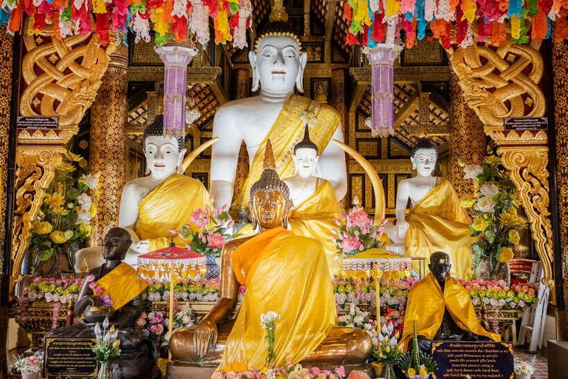Chiang Mai: Private Historic Old City Bike Tour - Night - Starting near Chang Puak Gate