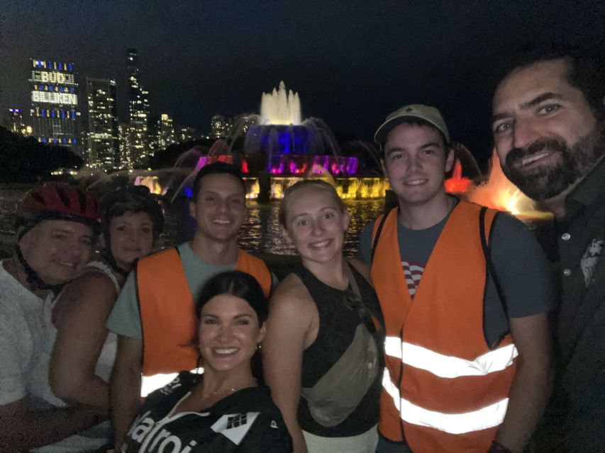 Chicago: Bikes, Bites, and Views Biking Tour - Adults - Why this bike tour works so well in Chicago