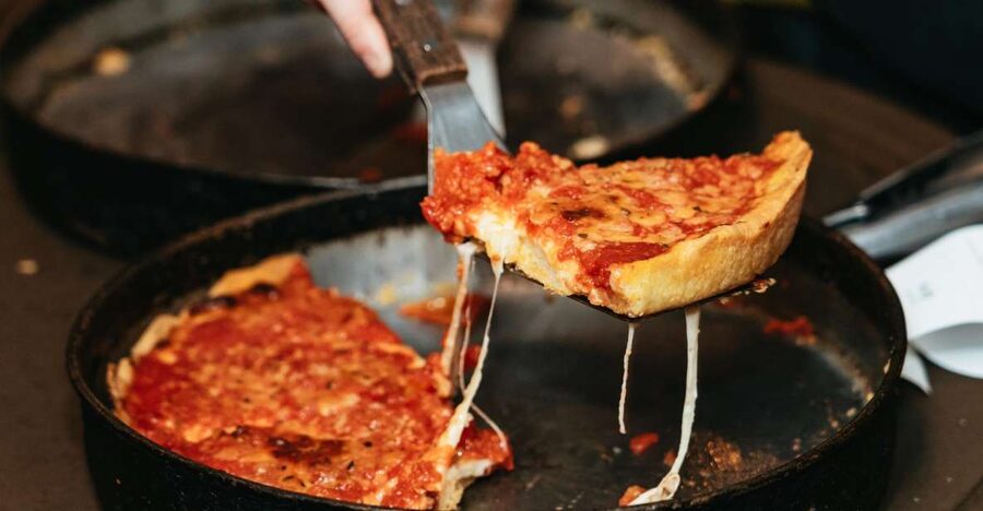 Chicago: Classic Food & Walking Tour with Free Bike or Kayak - Starting near Gino’s East