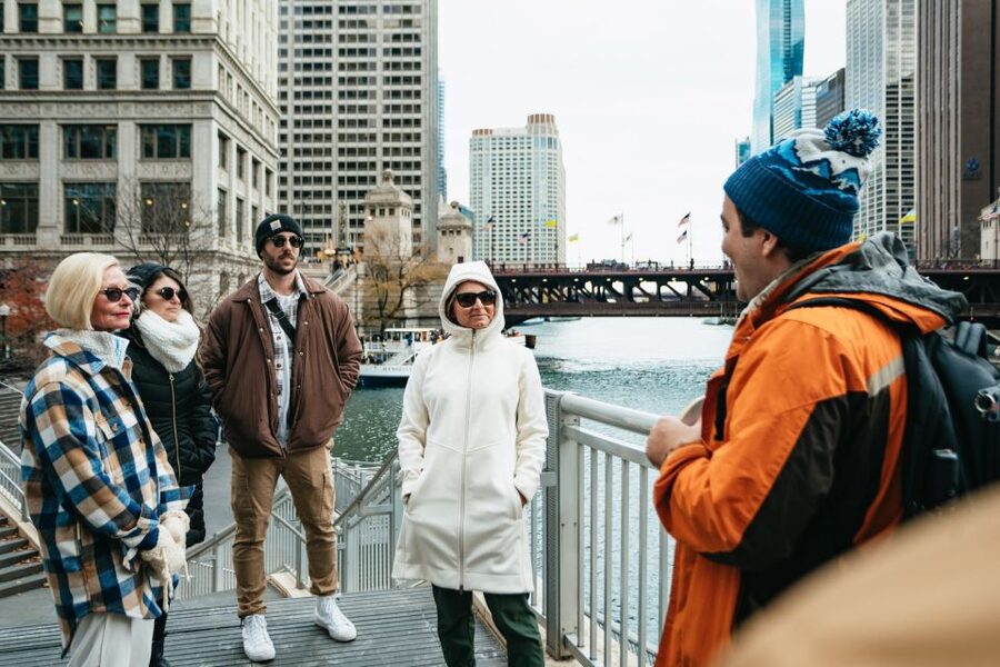 Chicago: Classic Food & Walking Tour with Free Bike or Kayak - The evening route changes the mood