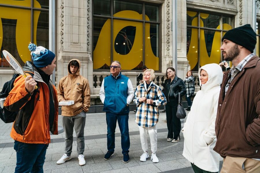 Chicago: Classic Food & Walking Tour with Free Bike or Kayak - The free bike or kayak rental is real value