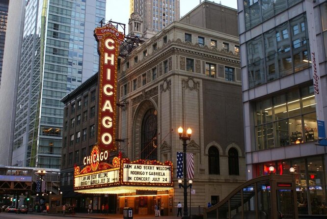 Chicago Family Food and Bike Tour with Top Attractions - A four-hour Chicago sampler on two wheels