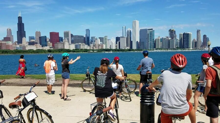 Chicago: Full-Day or Half-Day Bike Rental - Heading north to Lincoln Park and Wrigley Field