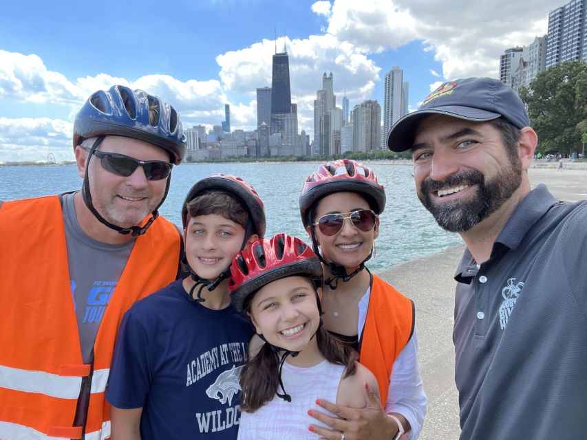 Chicago: Lakefront Neighborhoods Bike Tour - North Avenue Beach and the lakefront path