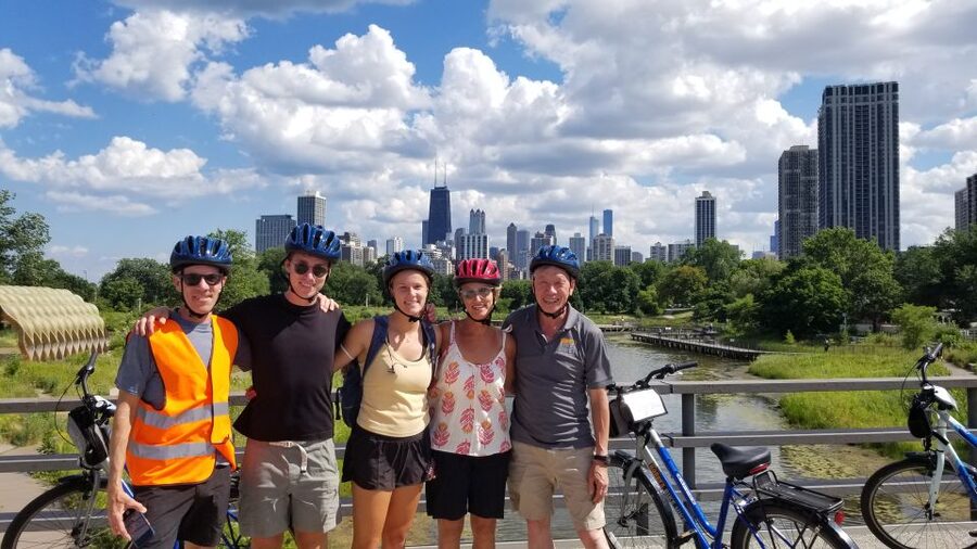 Chicago: Lakefront Neighborhoods Bike Tour - Who should book this Chicago bike tour?