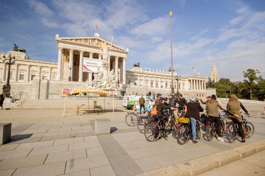 Classic Vienna: 3-Hour Guided Bike Tour - The guides make or break the experience