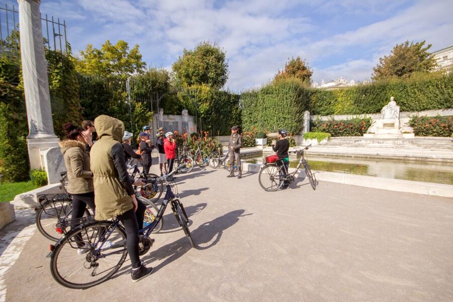 Classic Vienna: 3-Hour Guided Bike Tour - Along the Donau Canal to Urania and Stadtpark