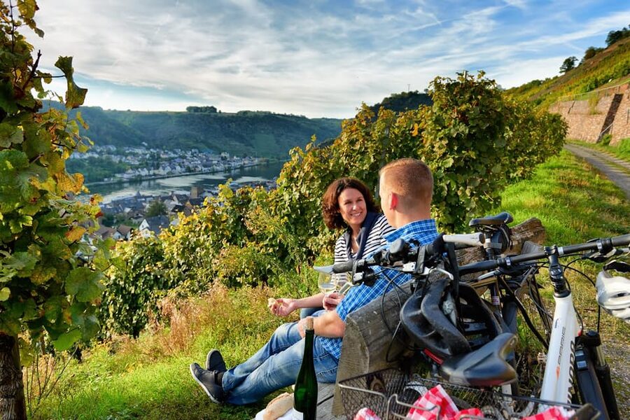 Cochem: Bike and Boat Tour with Picnic and Wine Tasting - Time to explore Cochem on your own